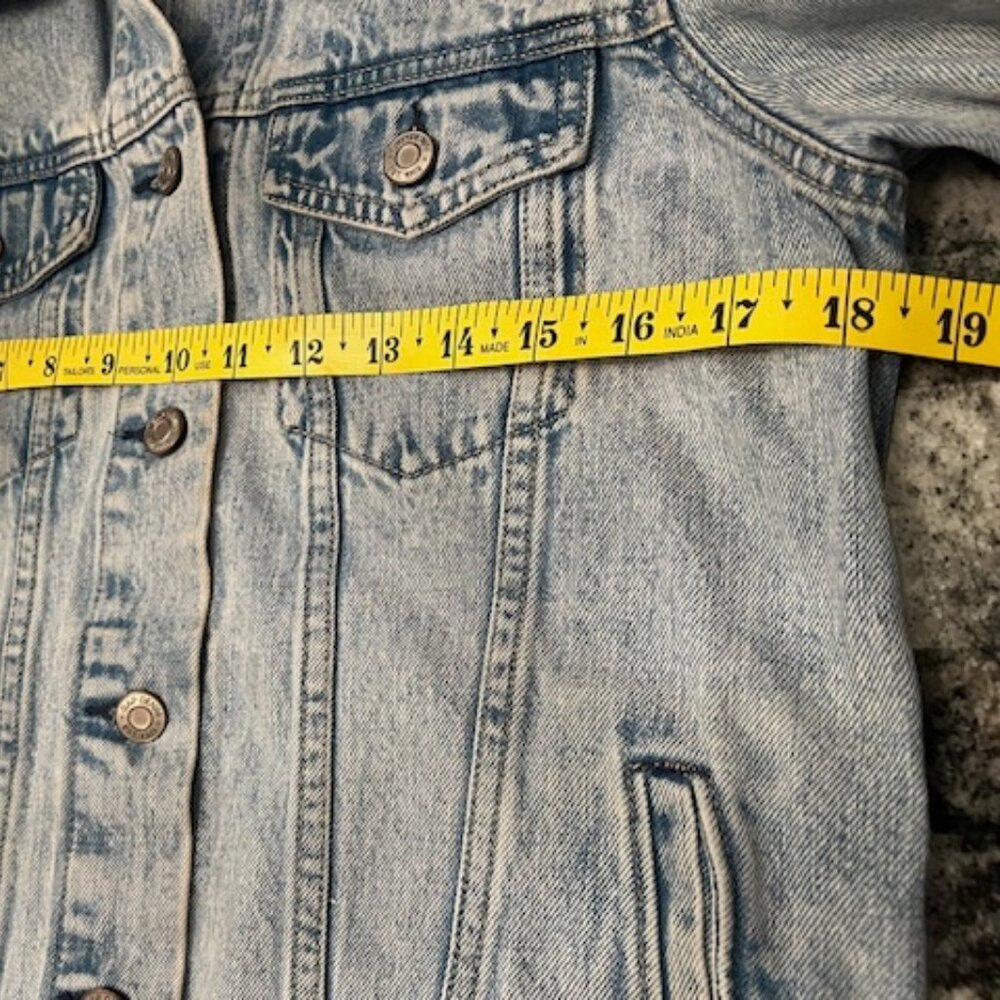 Vintage GAP denim trucker jean jacket. Light blue acid wash Women's Size Small - Picture 6 of 8